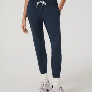 Vuori Women’s Performance Jogger In Midnight Heather Size Small NWOT Yoga Pants